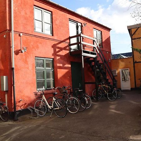Charming Red Courtyard Apartment Kopenhagen Exterior foto